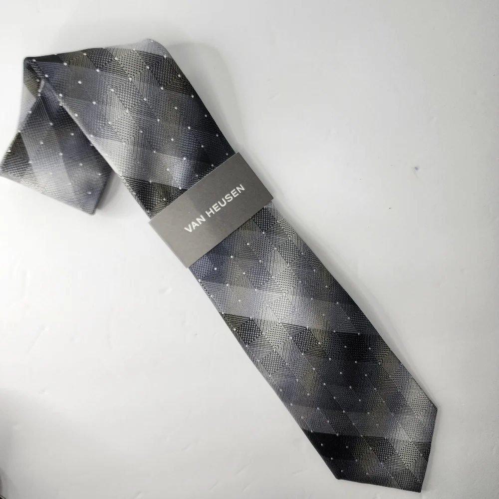 VAN HEUSEN Black Tie.